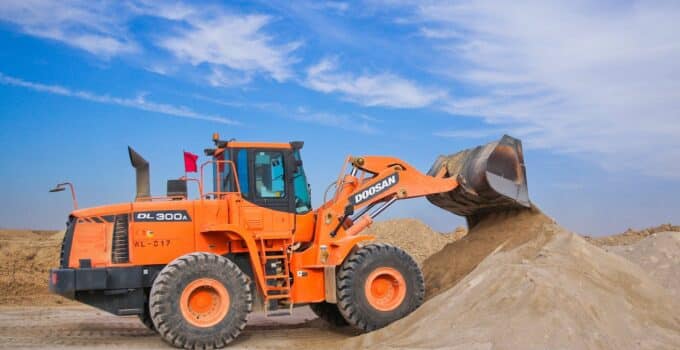 Things You Need to Know about Excavators Used at Construction Sites