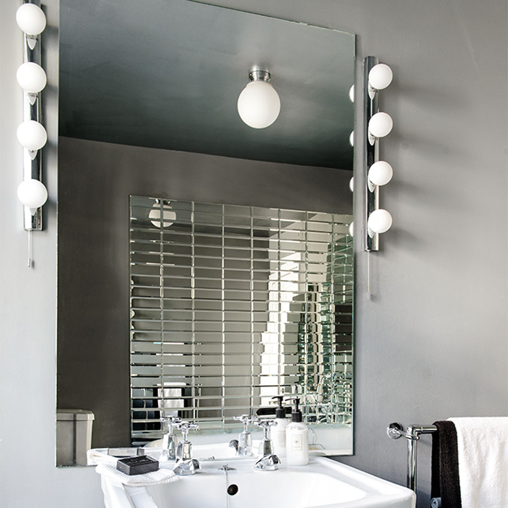 Design tips to create the illusion of height in a bathroom